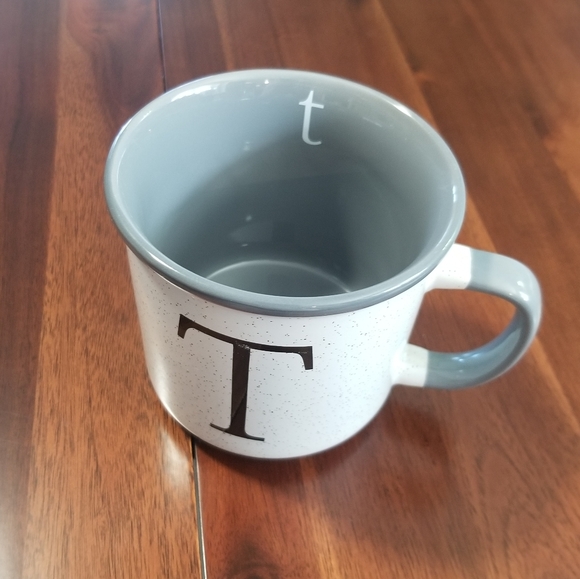 Monogramed T & R mugs - Picture 3 of 7